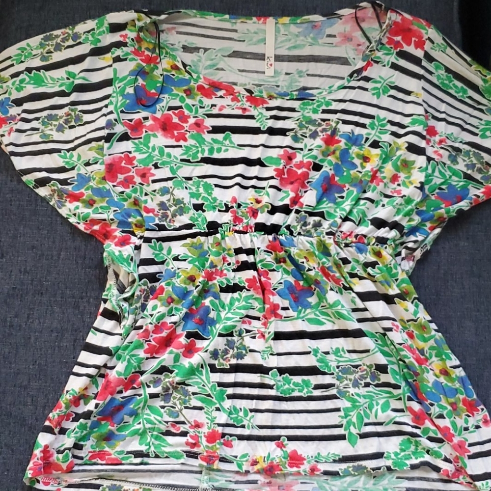 Flowy top w stretchy waist
